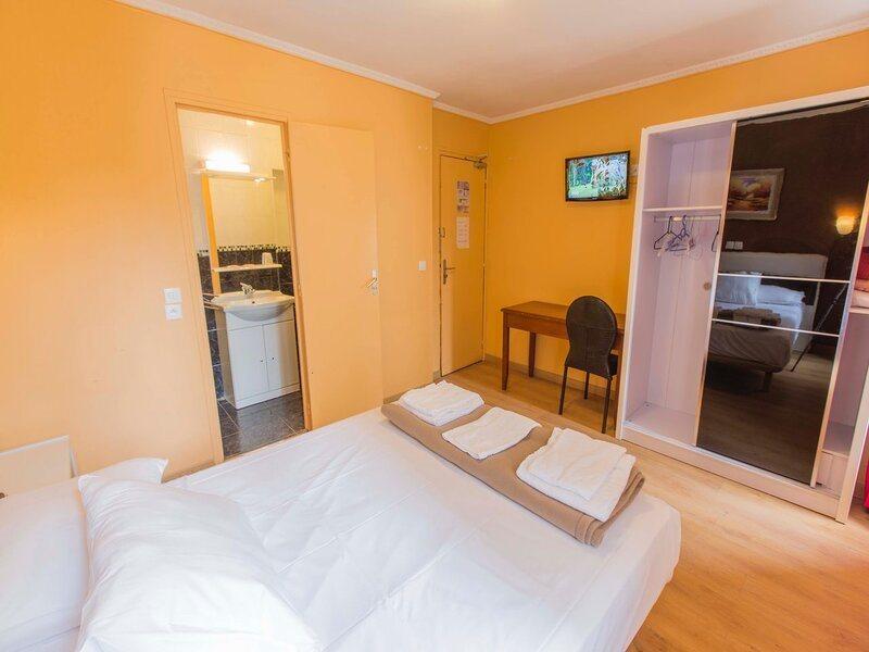 Hipotel Gambetta République 2* Parigi
